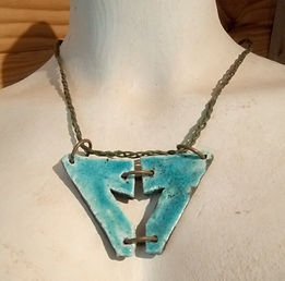bijoux triangle turquoise raku.jpg