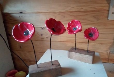 petits coquelicots sur socle bois.jpg